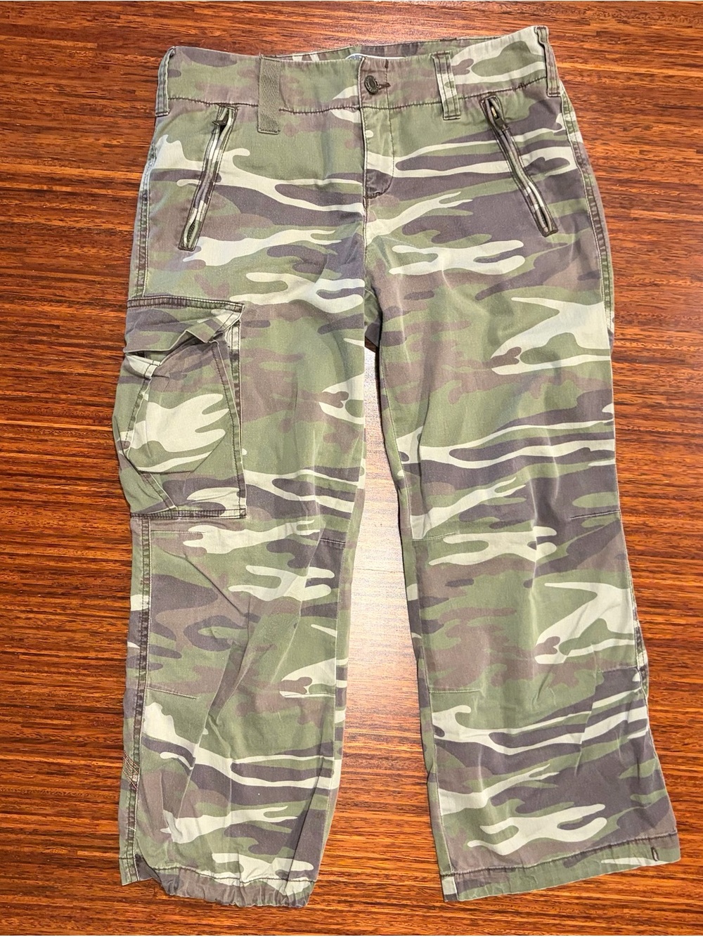 Vintage Y2K Express Low Rise Floral Camo Capri Pants Fairy Grunge